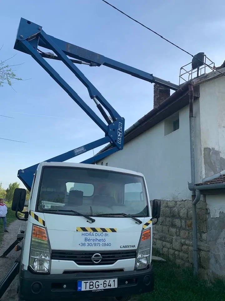 Önkormányzati munka emelőkosarassal Aszód
